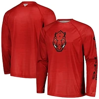 Men's Columbia  Cardinal Arkansas Razorbacks PFG Terminal Tackle Omni-Shade Raglan Long Sleeve T-Shirt