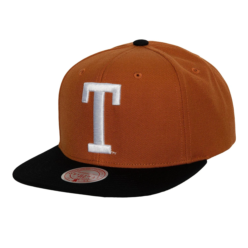 Men's Mitchell & Ness Texas Orange/Black Texas Longhorns 2-Tone 2.0 Snapback Hat