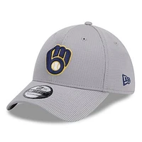Men's New Era Gray Milwaukee Brewers Active Pivot 39THIRTY Flex Hat