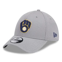 Men's New Era Gray Milwaukee Brewers Active Pivot 39THIRTY Flex Hat