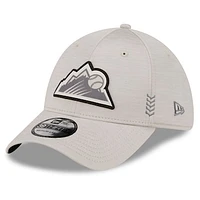 Men's New Era  Cream Colorado Rockies 2024 Clubhouse 39THIRTY Flex Fit Hat