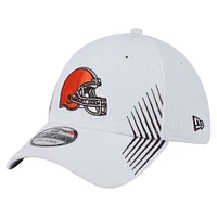 Men's New Era White Cleveland Browns Active 39THIRTY Flex Hat