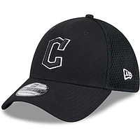 Men's New Era Cleveland Guardians Evergreen Black & White Neo 39THIRTY Flex Hat