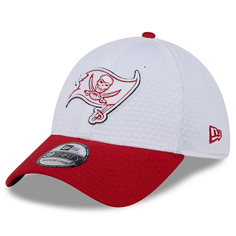 Men's New Era White/Red Tampa Bay Buccaneers 2024 NFL Training Camp 39THIRTY Flex Hat