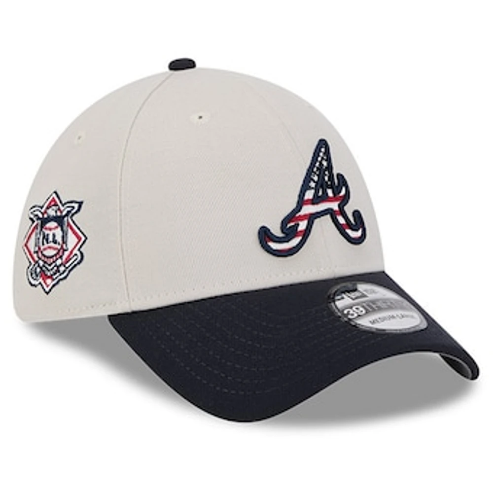 Men's New Era  Khaki/Black Atlanta Braves 2024 Fourth of July 39THIRTY Flex Hat