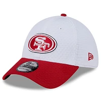 Men's New Era White/Scarlet San Francisco 49ers 2024 NFL Training Camp 39THIRTY Flex Hat