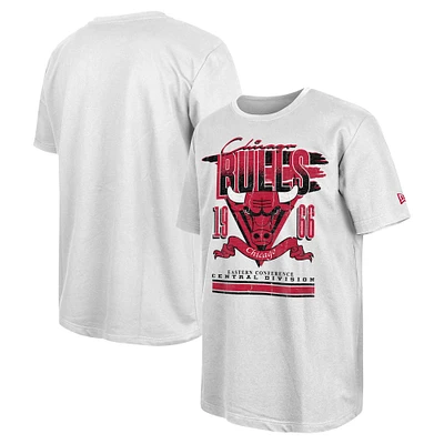 Men's New Era White Chicago Bulls Sport Classics Oversized T-Shirt