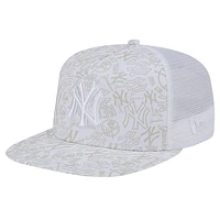 Men's New Era White New York Yankees Logo Dunes A-Frame Trucker 9FIFTY Snapback Hat