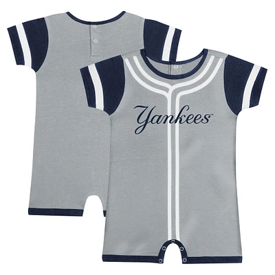 Newborn & Infant Fanatics Gray New York Yankees Fast Pitch Romper