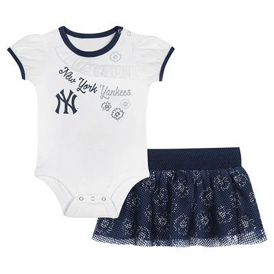 Newborn & Infant New York Yankees Sweet Bodysuit Skirt Set