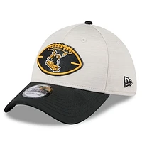 Men's New Era Stone/Black Pittsburgh Steelers 2024 Sideline Historic 39THIRTY Flex Hat