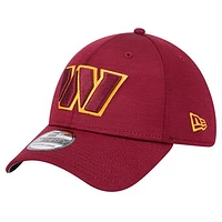 Men's New Era Burgundy Washington Commanders  Active Tech 39THIRTY Flex Hat