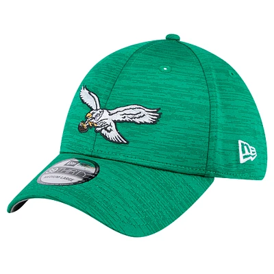 Men's New Era Kelly Green Philadelphia Eagles Throwback Active Tech 39THIRTY Flex Hat