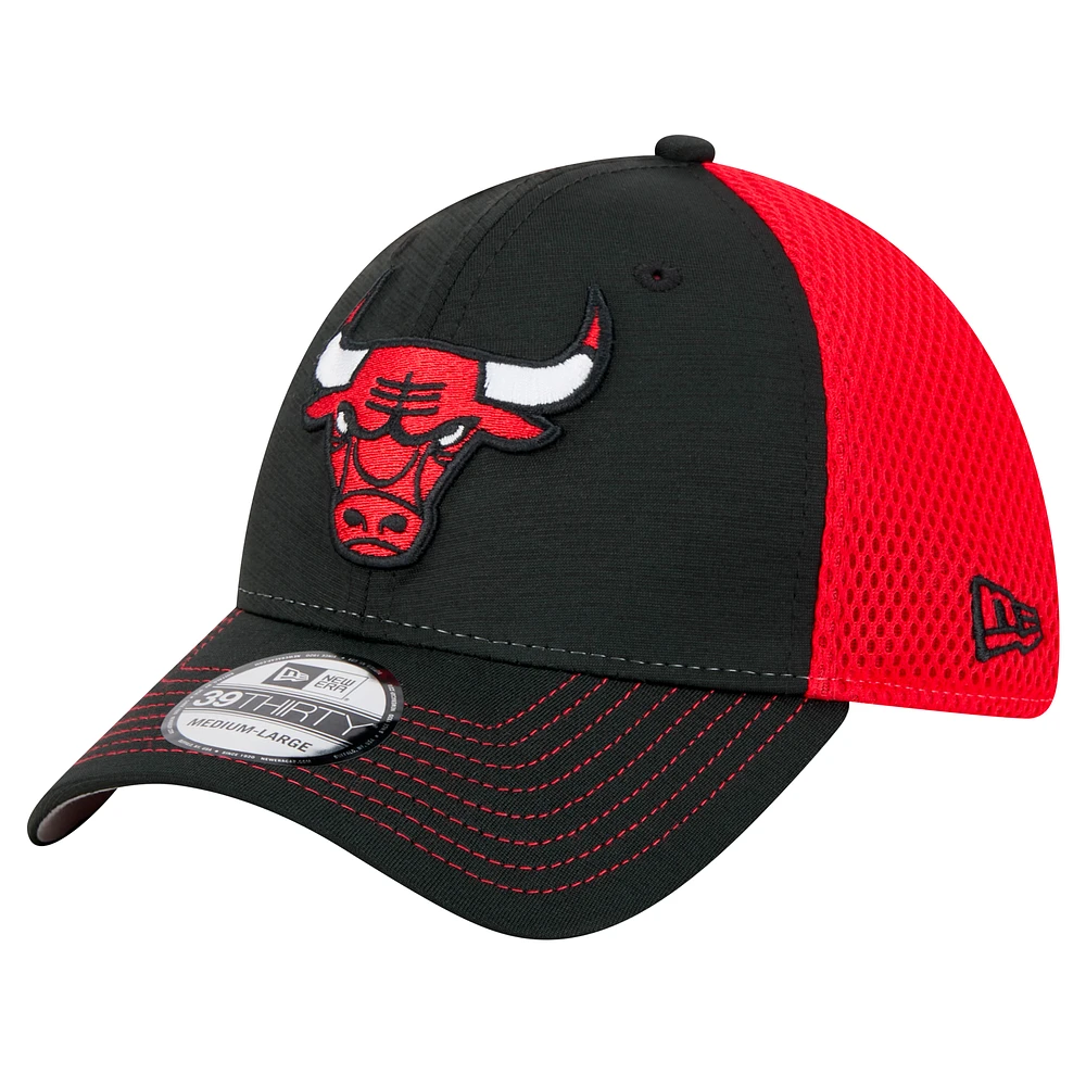 Men's New Era Black Chicago Bulls Active Tech Neo Flex 39THIRTY Hat