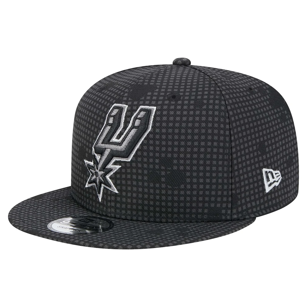 Men's New Era Black San Antonio Spurs Midnight Ink Pop Outline 9FIFTY Snapback Hat