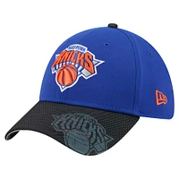 Men's New Era Blue/Black York Knicks Sport Night Visor Hit 39THIRTY Flex Hat