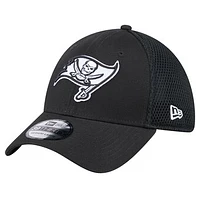 Men's New Era Black Tampa Bay Buccaneers Main Neo 39THIRTY Flex Hat