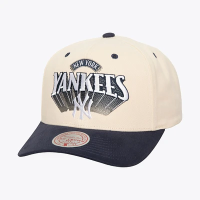 Men's Mitchell & Ness Cream New York Yankees Horizon Pro Crown Snapback Hat