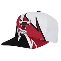 Youth Mitchell & Ness White Chicago Bulls Wave Runner Snapback Hat