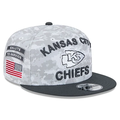 Men's New Era  White/Graphite Kansas City Chiefs 2024 Salute To Service 9FIFTY Snapback Hat