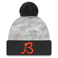 Men's New Era  White/Graphite Chicago Bears 2024 Salute To Service Digital Camo Cuffed Knit Hat with Pom