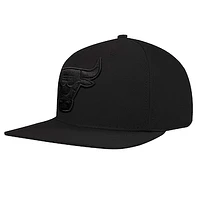 Men's Pro Standard Black Chicago Bulls Classic Tonal Snapback Hat