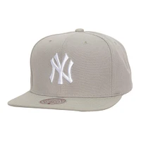 Men's Mitchell & Ness Gray New York Yankees Snapback Hat