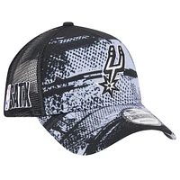 Men's New Era Black/Gray San Antonio Spurs Tip Off A-Frame Trucker 9FORTY Adjustable Hat