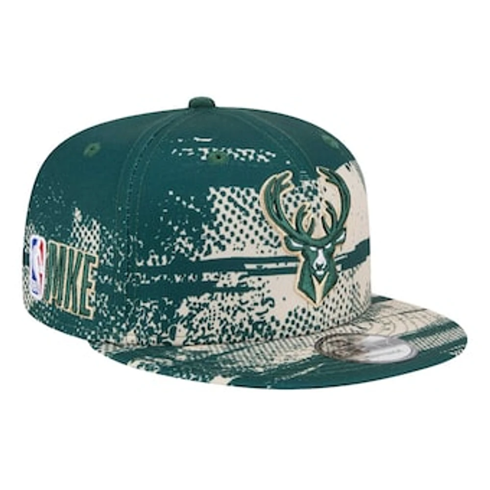 Men's New Era Hunter Green Milwaukee Bucks Tip-Off 9FIFTY Snapback Hat