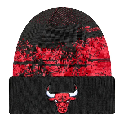 Men's New Era  Black Chicago Bulls Tip-Off Cuffed Knit Hat