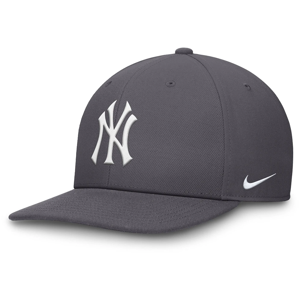 Men's Nike Gray New York Yankees Pro Performance Snapback Hat