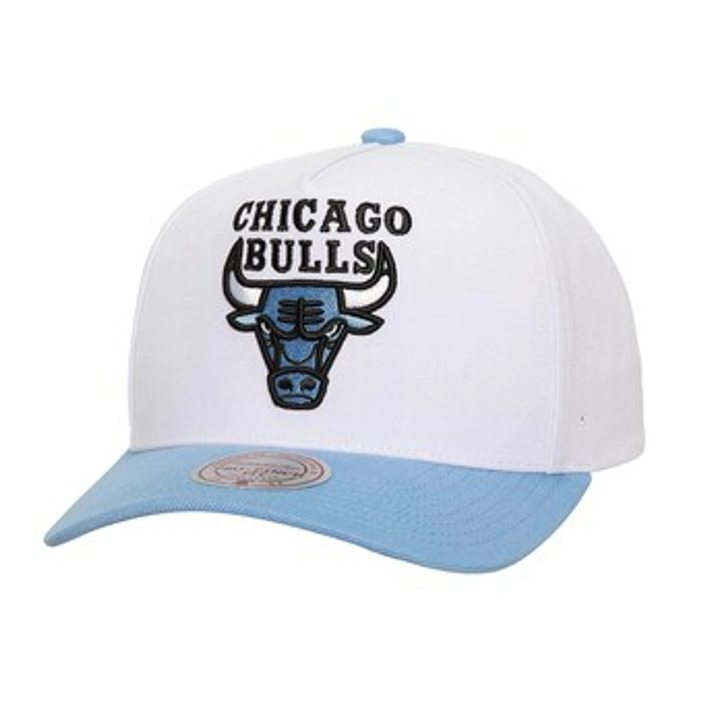 Men's Mitchell & Ness White Chicago Bulls Sky High Pro Crown Adjustable Hat