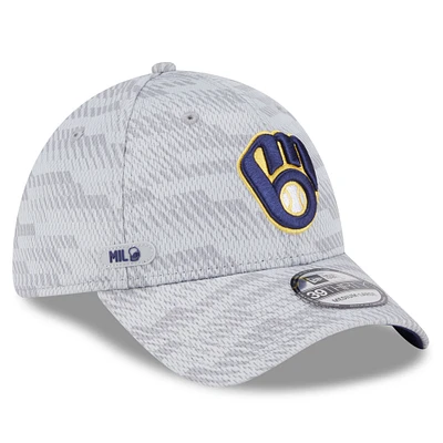 Men's New Era Gray Milwaukee Brewers 2025 MLB Clubhouse 39THIRTY Flex Hat