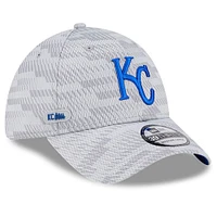 Men's New Era Gray Kansas City Royals 2025 MLB Clubhouse 39THIRTY Flex Hat