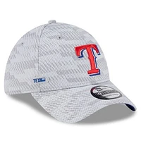 Men's New Era Gray Texas Rangers 2025 MLB Clubhouse 39THIRTY Flex Hat