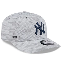 Men's New Era Gray New York Yankees 2025 MLB Clubhouse 9SEVENTY Stretch-Snap Hat