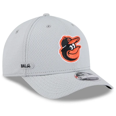 Men's New Era Gray Baltimore Orioles 2025 MLB Clubhouse 9FORTY M-Crown Adjustable Hat