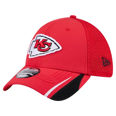 Men's New Era  Red Kansas City Chiefs Game Day Linear 39THIRTY Flex Hat