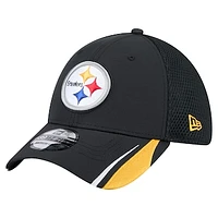Men's New Era  Black Pittsburgh Steelers Game Day Linear 39THIRTY Flex Hat