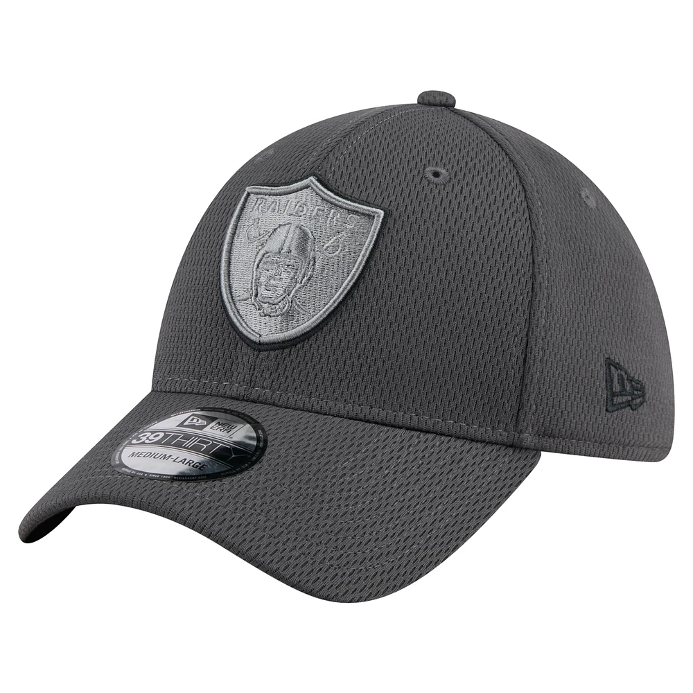 Men's New Era Graphite Las Vegas Raiders Main 39THIRTY Flex Hat