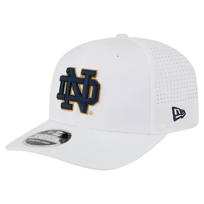 Men's New Era White Notre Dame Fighting Irish Perform Vault 9SEVENTY Stretch-Snap Hat