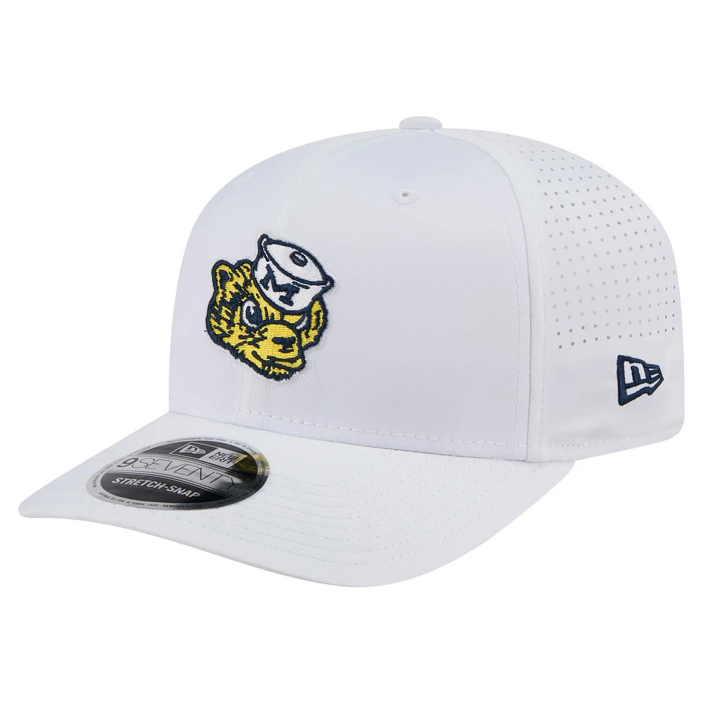 Men's New Era White Michigan Wolverines Perform Vault 9SEVENTY Stretch-Snap Hat