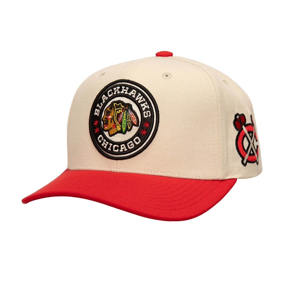 Men's Mitchell & Ness Cream/Red Chicago Blackhawks 2025 NHL Winter Classic Pro Snapback Hat