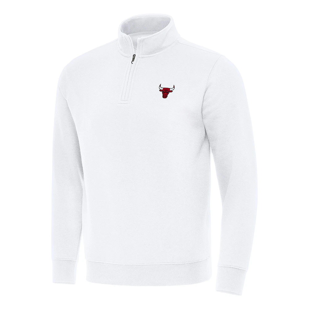 Men's Antigua Chicago Bulls Victory Quarter-Zip Mock Sweatshirt
