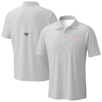 Men's Columbia  White New York Yankees Omni-Wick Low Drag Offshore Polo