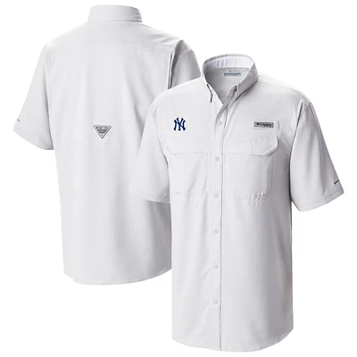 Men's Columbia New York Yankees Omni-Wick Low Drag Offshore Button-Up Shirt