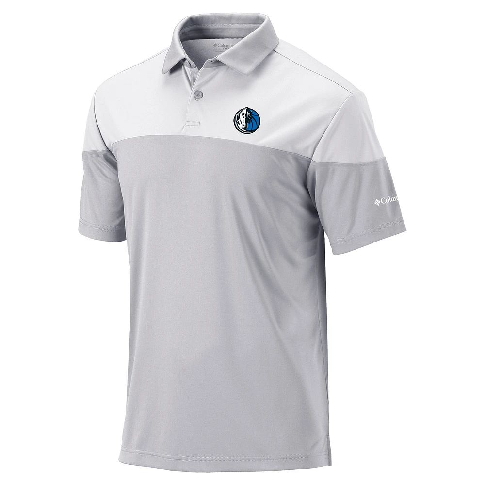 Men's Columbia Gray Dallas Mavericks Omni-Wick Best Ball Polo