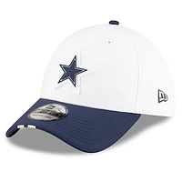 Men's New Era  White/Navy Dallas Cowboys 2025 NFL Training Camp 39THIRTY Flex Hat