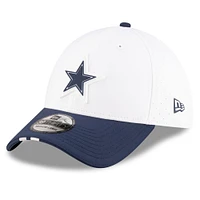 Men's New Era  White/Navy Dallas Cowboys 2025 NFL Training Camp 39THIRTY Flex Hat