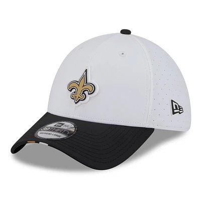 Men's New Era  White/Black Orleans Saints 2025 NFL Training Camp 39THIRTY Flex Hat